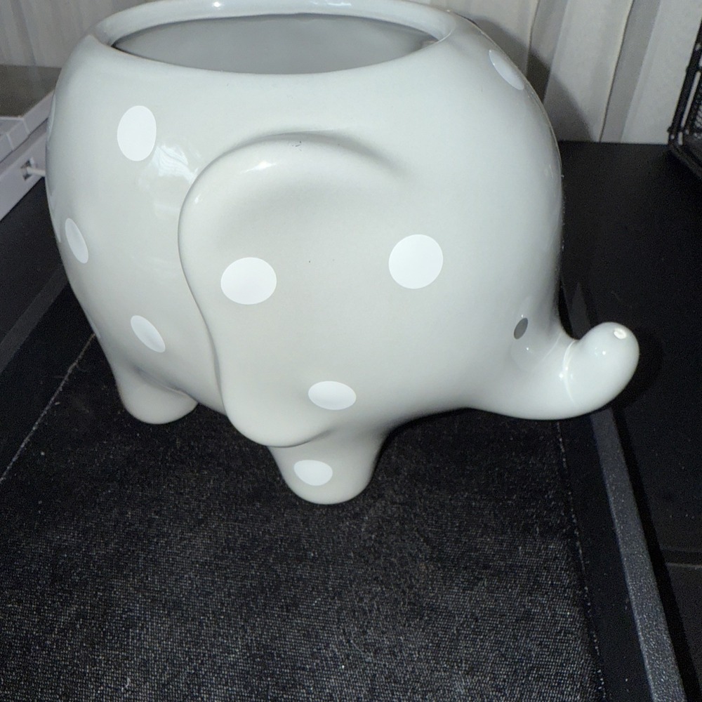 Ceramic Teleflora 5.5" Tall Polka-Dot Elephant Pot. 3734‎